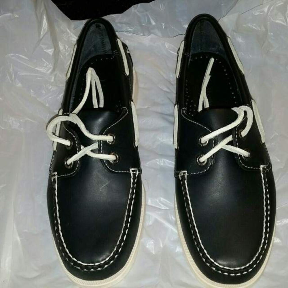 NWOT. LLBean boat shoes. Dark navy blue leather.